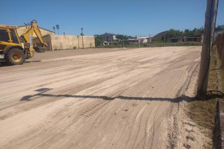 A quadra de areia foi revitalizada pelos servidores da Secretaria Municipal de Obras