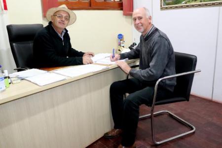Prefeito Renato Machado com o Secretário Municipal de Finanças, Gelson Luis Bastos Oyarzabal