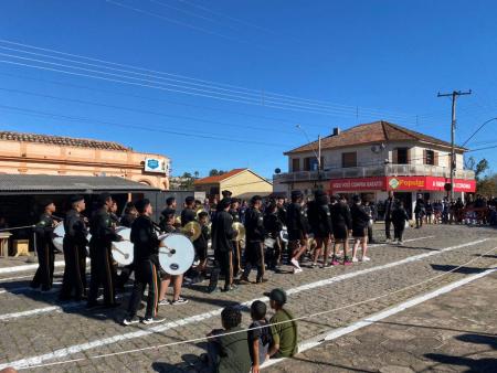 Banda de Hulha Negra marca presença em encontro de bandas em Lavras do Sul