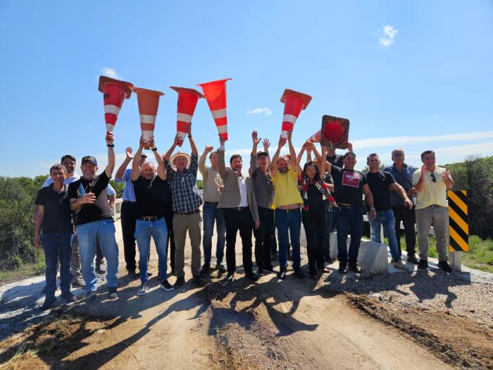 Prefeitos e Lideranças da região comemoram a entrega da obra