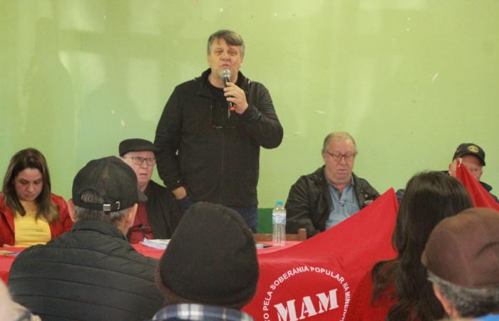 Campani assina juntamente com o Superintendente, a autorização do processo de licitação