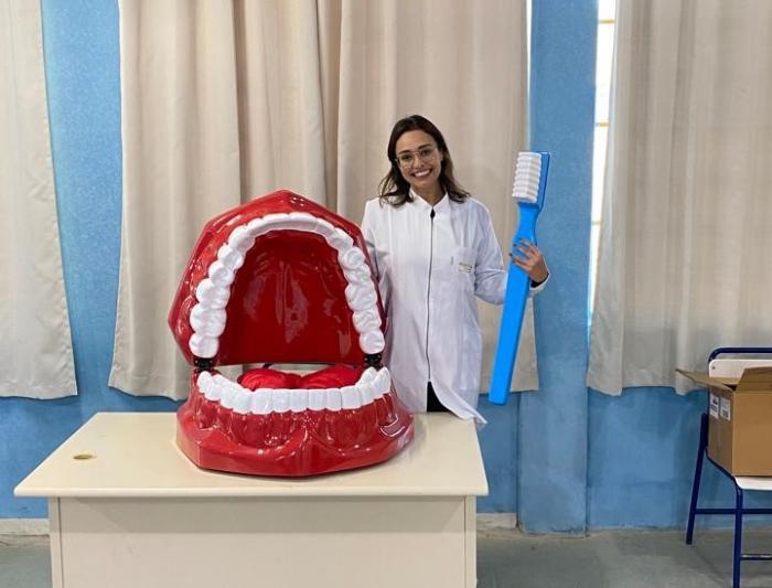 Dentista Valéria da Cunha Elias