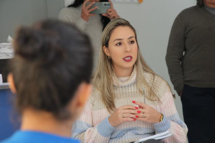A médica Tainá Camillo conversou com as gestantes durante o encontro