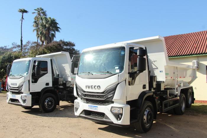 Dois caminhões zero km